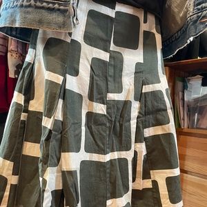 H&M Green square all-over print pleated skirt (women's 4)